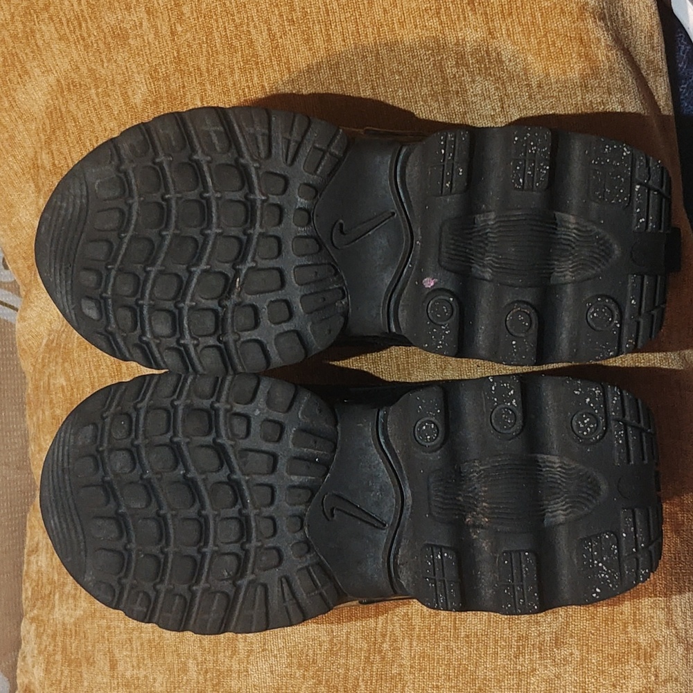 Nike Black Mesh Sneakers - Picture 9 of 12